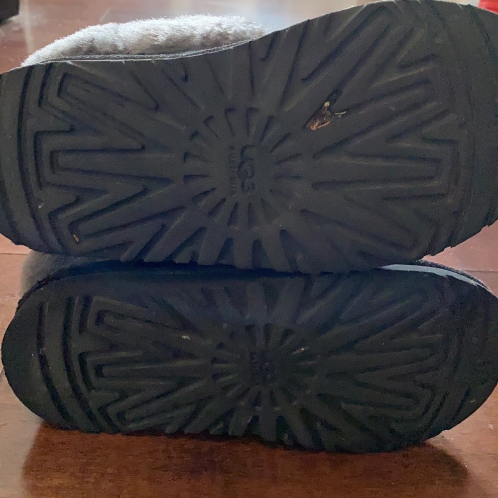 EUC Uggs Kids Size 2 Grey and Black - Picture 5 of 7